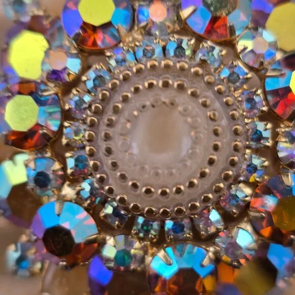 RARE Juliana D&E 2" Birthday Cake Statement Brooch Gold Tone Aurora Borealis - Picture 2 of 12